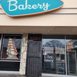 El Rey Bakery - I think this business is closed I got here at 8:25 and there was nobody there and there was nothing inside.