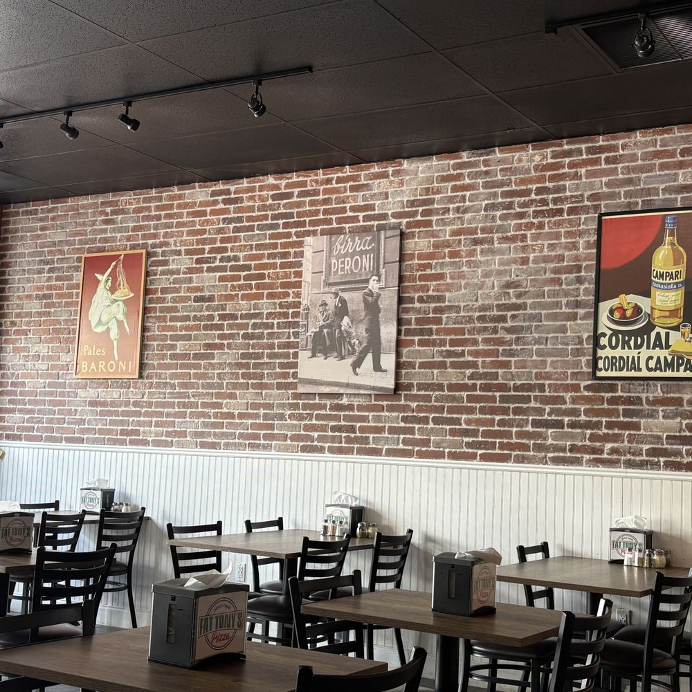 Fat Tonys - inside tables - Pizza Near Me - Fort Myers, Florida