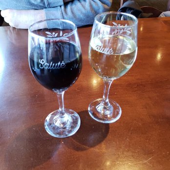 Olive Garden Italian Restaurant - Starting with house cab and chard - Italian Near Me - Okemos, Michigan