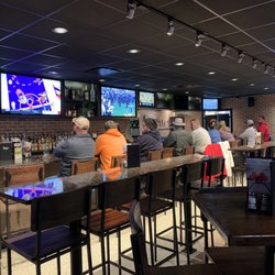 Volker's Eatery+Pub - Nice Sports Bar!