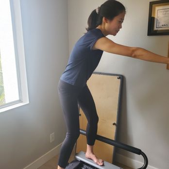 Ohr Pilates - shifting weight to left. - Pilates Near Me - Los Angeles, California Ohr Pilates - shifting weight to left. - Pilates Near Me - Los Angeles, California
