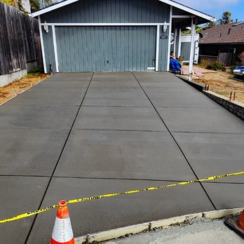 BURCH CONCRETE SOLUTIONS - Brushed Light Gray Driveway with Retaining Wall Extension - Masonry/Concrete Near Me - Los Osos, California BURCH CONCRETE SOLUTIONS - Brushed Light Gray Driveway with Retaining Wall Extension - Masonry/Concrete Near Me - Los Osos, California