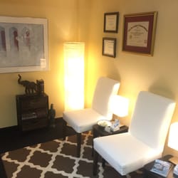 The Barefoot Physician - Waiting area