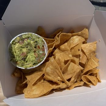 Oscars Mexican Seafood - Chips & Guacamole - Mexican Near Me - San Diego, California