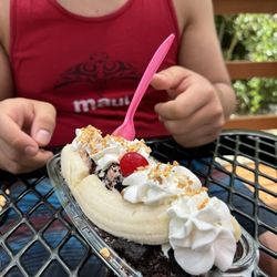Twistee Treats - Brownie banana split
