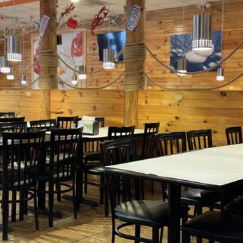 Yummy Crab - tables and chairs in a restaurant - Seafood Near Me - Gastonia, North Carolina