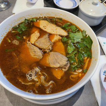 An Di Dzo - Bun Bo Hue. They either ran out of banana blossoms or just forgot to put it in... broth was good though. - Vietnamese Near Me - Honolulu, Hawaii