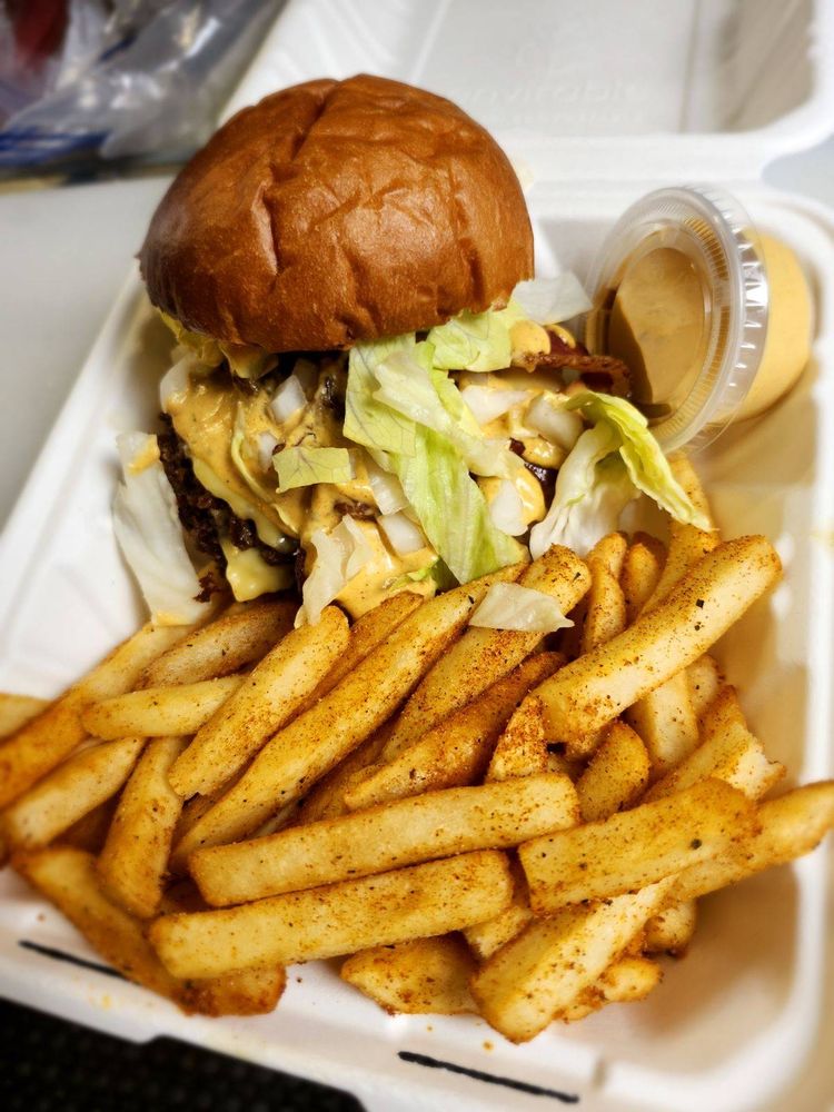 Smashed Life Food Truck Logo