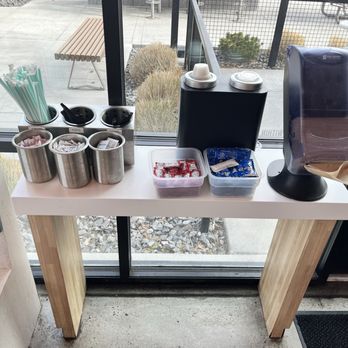 Pretty Bird - Fast Food Near Me - Midvale, Utah