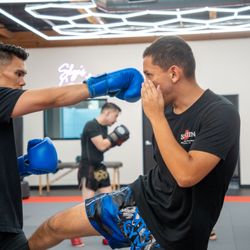 Sinjin Martial Arts - Adult Muay Thai Training