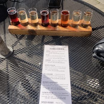 The Gorge White House - Hard cider tasting menu and samples - Wineries Near Me - Hood River, Oregon