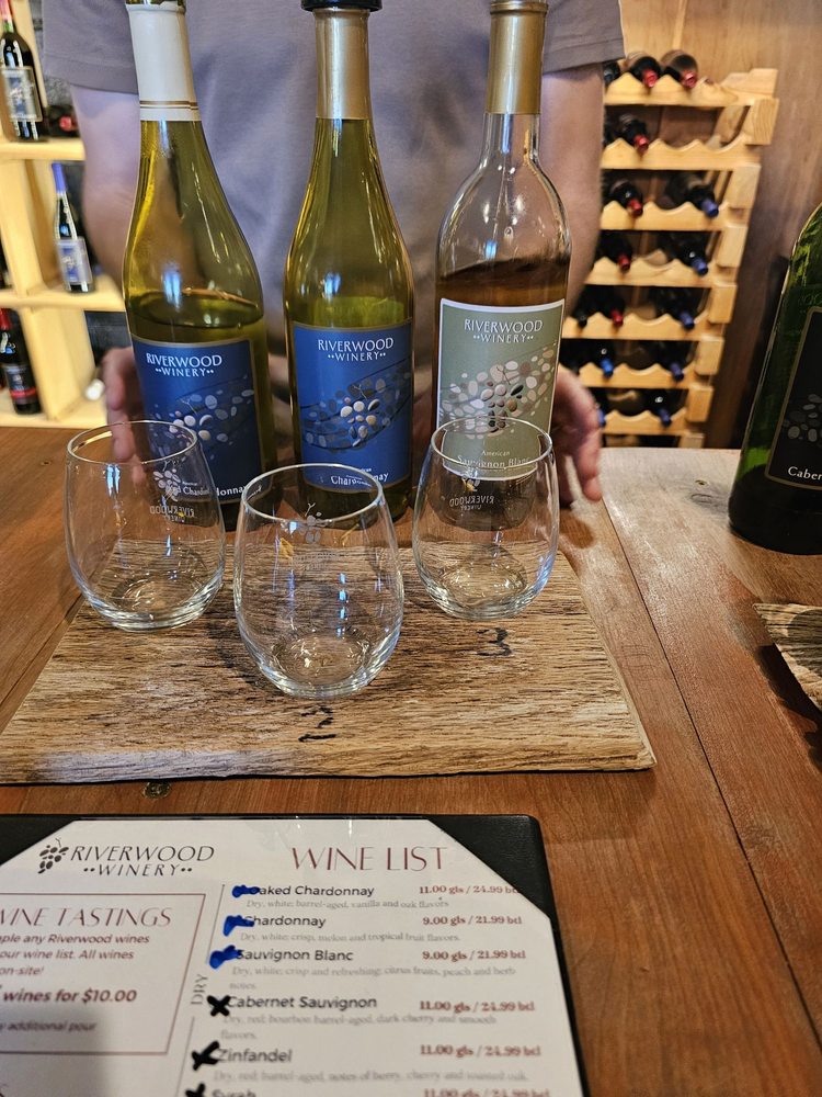 Riverwood Winery - vineyard in Rushville, MO