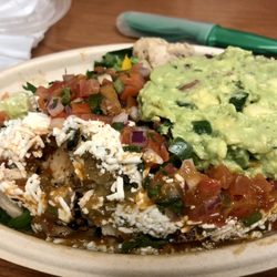 La Cocina - Chicken, lettuce, brown rice, pico, cheese, guacamole, salsa