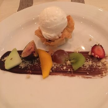Maria Marie - Apple Pie with Coconut Ice Cream - Mexican Near Me - Playa del Carmen, ROO