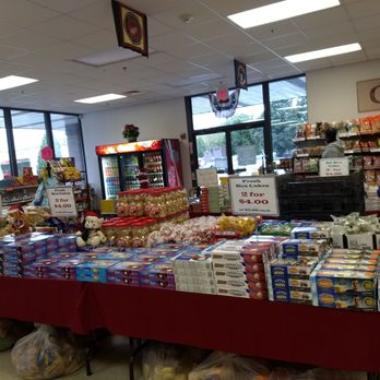 Flowers Bakery Store - Well stocked with a variety packaged treats including donuts, snack cakes, chips and beverages. - Bakeries Near Me - Thomasville, Georgia