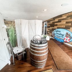Lakers Landing - Entrance