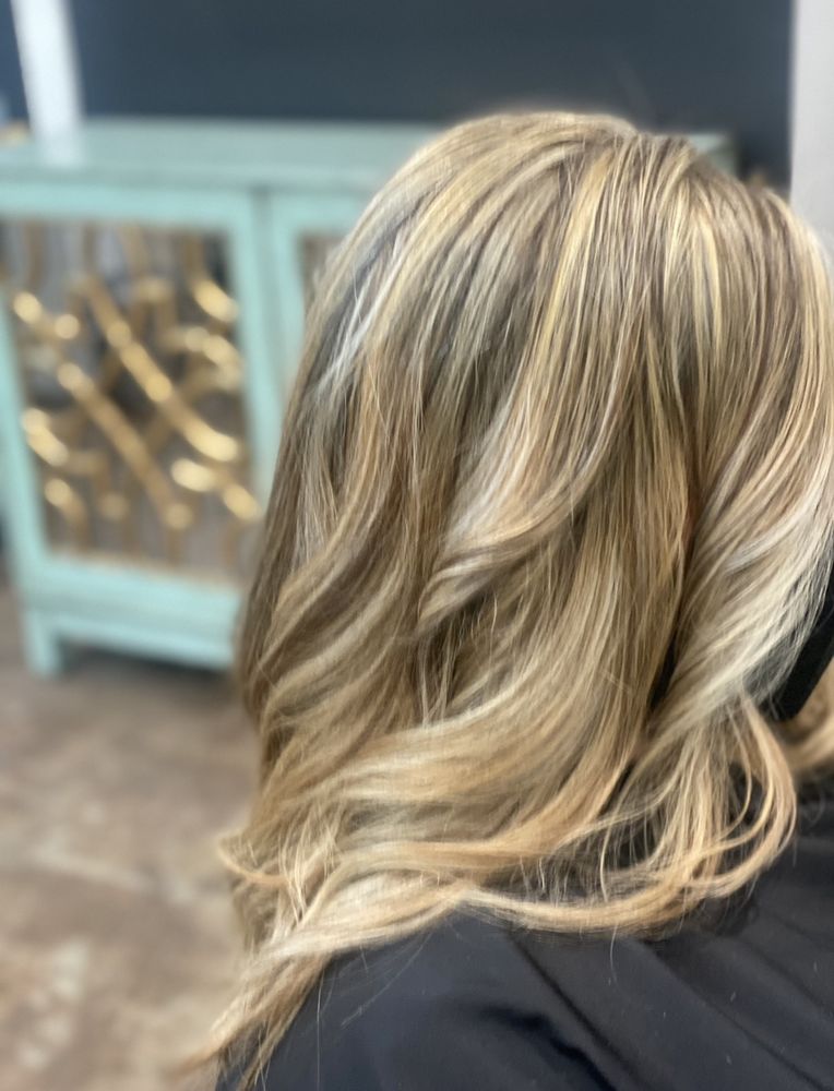 Hair By Robbie Logo