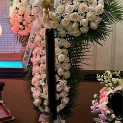 Flowers by Emil - Gorgeous cross for funeral