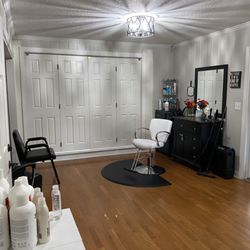 Charlene's Salon - Salon pictures!