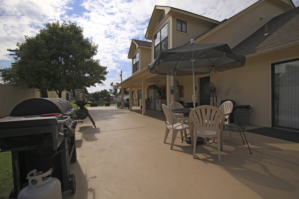 PIKE PLACE APARTMENTS Updated August 2024 36 Photos 700 N Albert