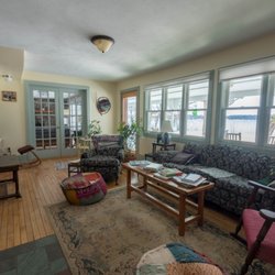 Neahtawanta Inn - Library with piano and fireplace