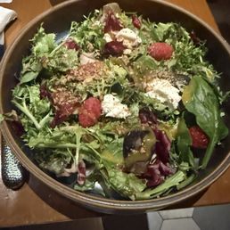 Italian salad with raspberries and goat cheese