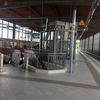 S-Bhf. Schöneberg - Bahnsteig der Ringbahn - Metro Stations Near Me - Berlin, BE