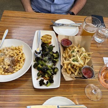 Viewpoint Brewing - Mac and cheese, Broccoli and Truffle Parmesan Fries. Rose wine was alright. - Breweries Near Me - Del Mar, California Viewpoint Brewing - Mac and cheese, Broccoli and Truffle Parmesan Fries. Rose wine was alright. - Breweries Near Me - Del Mar, California