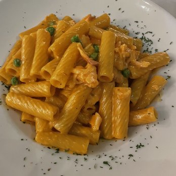 Luna Rossa - Penne with salmon and peas in vodka sauce (sub with rigatoni) - Italian Near Me - Henderson, Nevada Luna Rossa - Penne with salmon and peas in vodka sauce (sub with rigatoni) - Italian Near Me - Henderson, Nevada