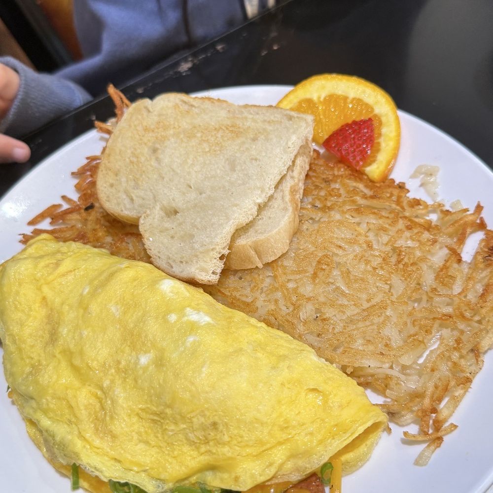 Sweet E's Cafe - Hawaiian Omlette - Cafes Near Me - Honolulu, Hawaii