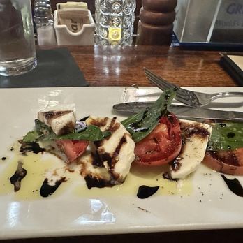 The Plaza Bistro - Tomatoe motz salad - Italian Near Me - Sonoma, California