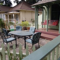 This is a very cute and welcoming hostel. It's within easy walking distance from the train and a nice walk from the little town.