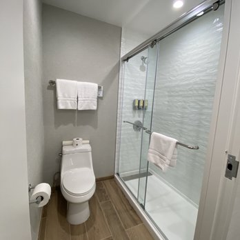 Sonesta Silicon Valley - Bathroom of the executive suite - Hotels Near Me - Milpitas, California Sonesta Silicon Valley - Bathroom of the executive suite - Hotels Near Me - Milpitas, California