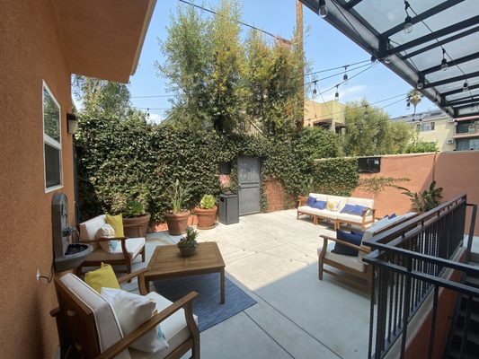 Hollywood Off Vine (Hov) by null