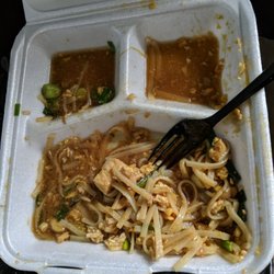 Thai Grub - Pad Thai with all this excess sauce