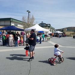 Cold Springs Market - Customers enjoying shopping