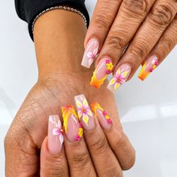 Lucky Nails & Spa