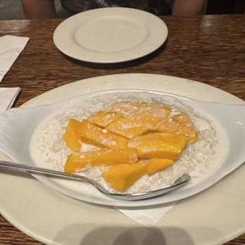 Phuket Thai Café - Mango sticky rice - Thai Near Me - Honolulu, Hawaii Phuket Thai Café - Mango sticky rice - Thai Near Me - Honolulu, Hawaii