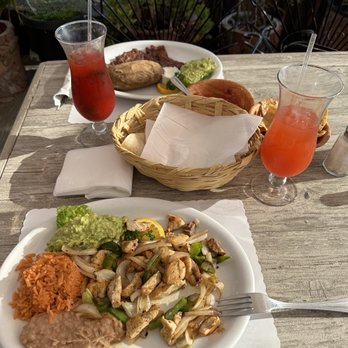 Los Pelícanos - Chicken fajitas & Arrachera steak - Hotels Near Me - Rosarito, BCN
