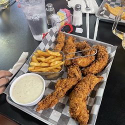 Neri's Courtyard Bar & Grill