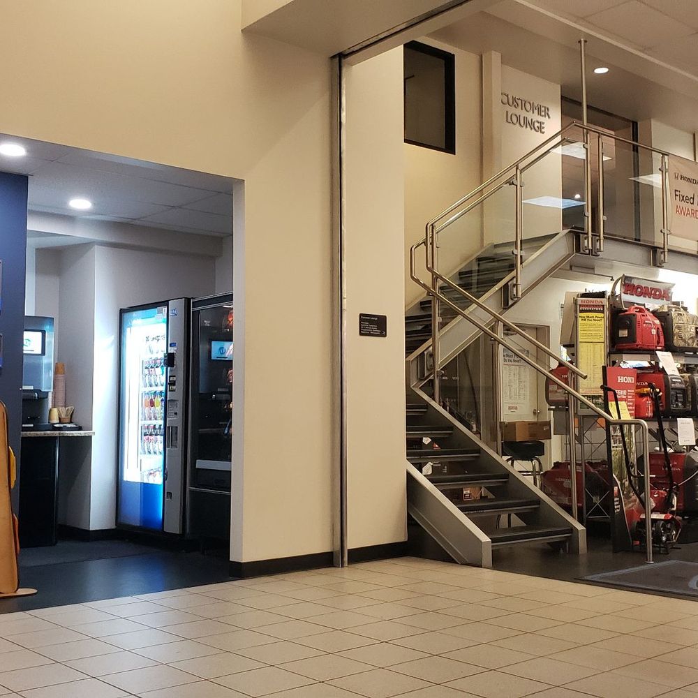 Lynnwood Honda - Waiting area on first floor - Car Dealers Near Me - Edmonds, Washington Lynnwood Honda - Waiting area on first floor - Car Dealers Near Me - Edmonds, Washington