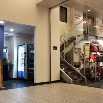 Lynnwood Honda - Waiting area on first floor - Car Dealers Near Me - Edmonds, Washington Lynnwood Honda - Waiting area on first floor - Car Dealers Near Me - Edmonds, Washington