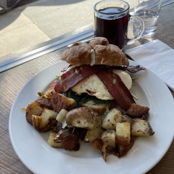 Brunch - Breakfast sandwich with bacon and potatoes - Breakfast & Brunch Near Me - Paso Robles, California Brunch - Breakfast sandwich with bacon and potatoes - Breakfast & Brunch Near Me - Paso Robles, California
