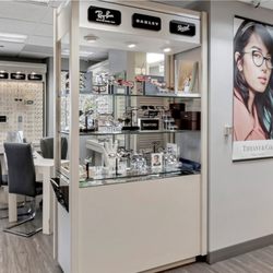 East Valley Eye Center - Our bright, clean eyecare center office is open Monday thru Friday in the heart of Burbank