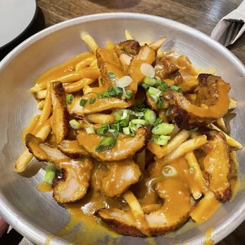 Hawkers Alley - Chicken curry loaded fries - American Near Me - Cincinnati, Ohio