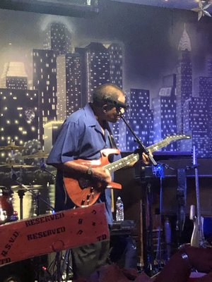 Tee Dee's Lounge by null