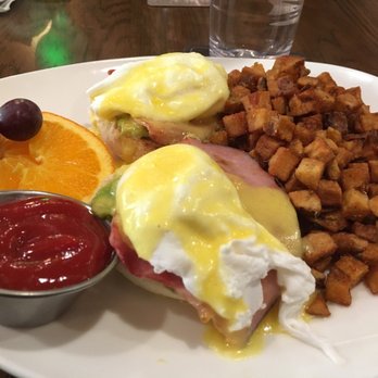 Storm Crow Manor - Eggs Benedict Cumberbatch - Bars Near Me - Toronto, Ontario
