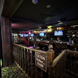 The New Pioneer - Bar, dancing, live music