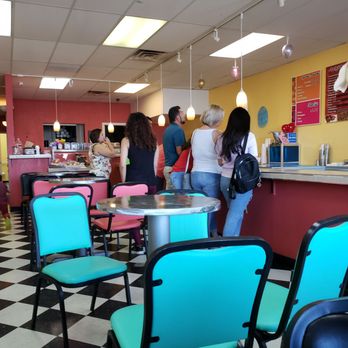 Alegre Ice Cream - The crowd - Ice Cream & Frozen Yogurt Near Me - El Paso, Texas