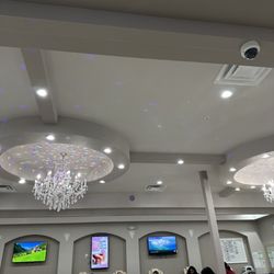 DL Nails& Spa - Beautiful interior with chandeliers